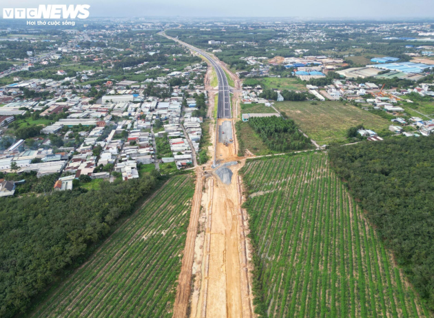 Tuyến cao tốc 18.000 tỷ kết nối 2 tỉnh thành giàu nhất cả nước nguy cơ lỡ hẹn thông xe- Ảnh 2.