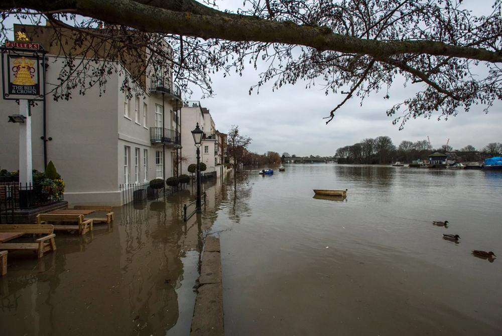 Giới siêu giàu hoảng loạn: Biệt thự chục tỷ có nguy cơ thành 'nhà xây bằng giấy': Chuyện gì xảy ra? - ảnh 1