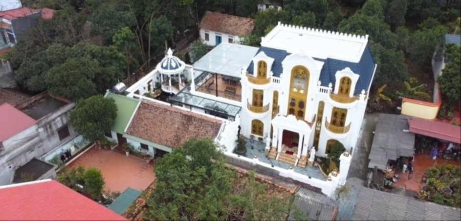 Biệt thự dát vàng của đại gia Kinh Bắc, nội thất một phòng ngủ lên tới 2,4 tỷ đồng- Ảnh 1.