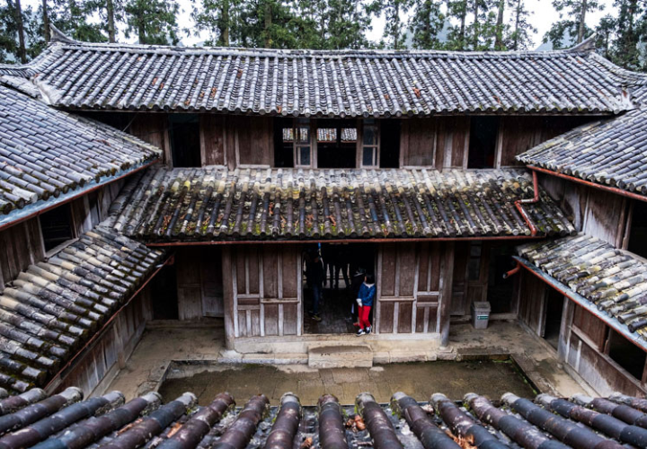 Con dốc hiểm trở cách Hà Nội 400km bất ngờ tắc cứng, biển người xếp hàng, đông như 'vỡ trận' - ảnh 6