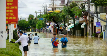 Nhiều khu vực ở Nha Trang chìm trong nước