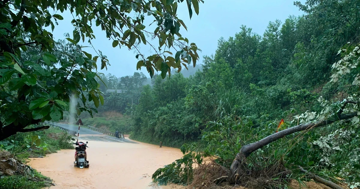 Quảng Trị di dời khẩn cấp nhiều hộ dân để ứng phó với mưa lũ