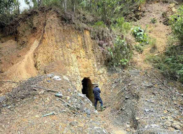 Tập kích, khống chế Bùi Văn Thanh và đồng bọn, tịch thu 18 cây vàng, 110 bao quặng