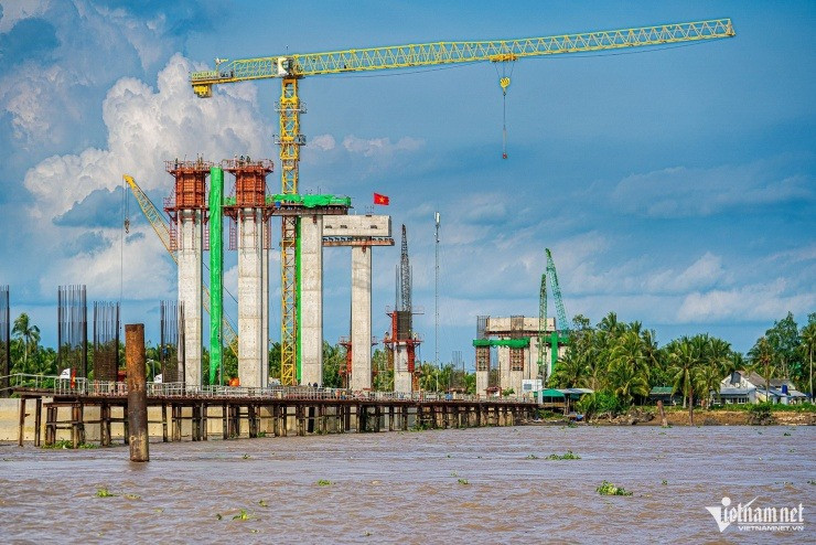 Cầu dây văng lớn thứ 2 Việt Nam có bóng dáng của Đèo Cả nỗ lực về đích- Ảnh 1.