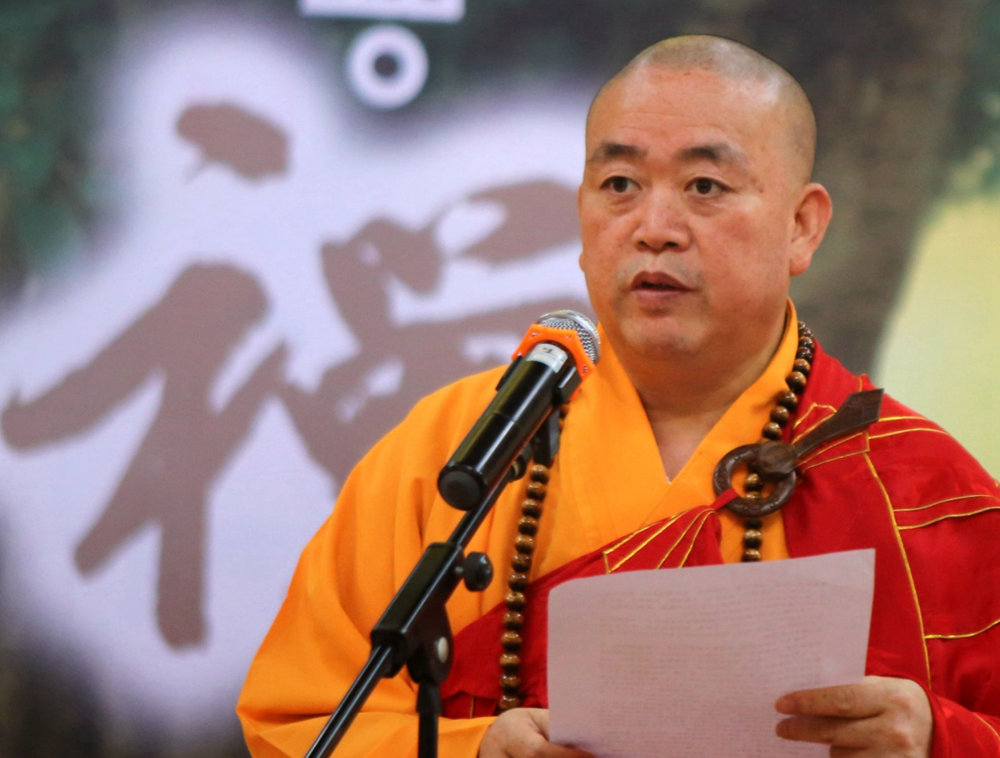 Bắt giữ cựu trụ trì nghi sở hữu tài sản hơn 79.000 tỷ, 15 chiếc xe sang, mặc áo cà sa đính đầy vàng và đá quý - ảnh 4