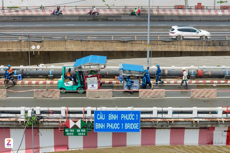 Cầu vượt sông 11.000 tấn áp dụng kỳ tích Việt Nam, nâng tĩnh không lên 1m từ hôm nay- Ảnh 2.