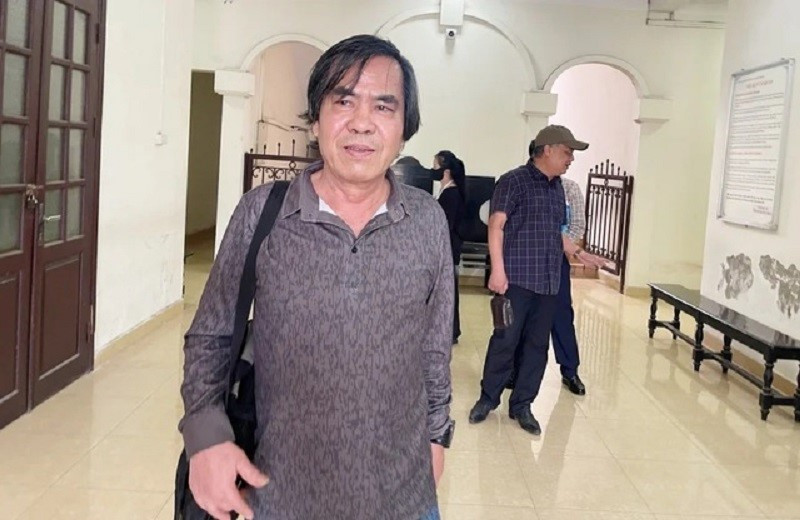 Vụ cựu sinh viên Đại học Kinh tế Quốc dân đòi bồi thường 45 tỷ: Phía bị đơn xin hoãn tòa - ảnh 1