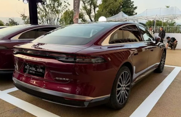 Hãng xe xây nhà máy ở Hưng Yên vừa ra mắt mẫu sedan giá hơn 600 triệu, thiết kế đẳng cấp, công nghệ thời thượng, chạy xa tới 2.500km mới phải tiếp nhiên liệu