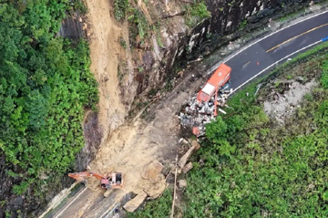 Sẽ nổ mìn thông tuyến đèo hiểm trở dài bậc nhất Việt Nam, nối liền hai trung tâm du lịch nổi tiếng