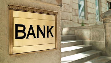 Thêm một ngân hàng tăng mạnh lãi suất tiết kiệm, nhiều kỳ hạn chạm trần quy định