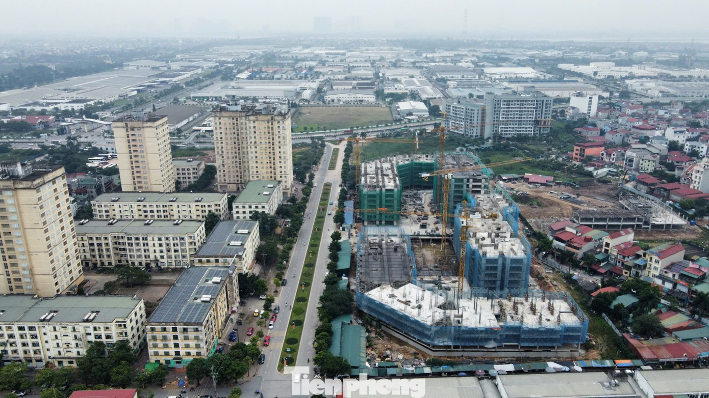 Dự án tọa lạc ngay mặt đường Quốc lộ 5 kéo dài (quốc lộ 23B) với 2 làn đường rộng 50m, đối diện cổng KCN Bắc Thăng Long (300ha). Từ đây, cư dân dễ dàng di chuyển vào nội đô thông qua các tuyến giao thông huyết mạch: Đường Hoàng Sa, Đường Võ Văn Kiệt… tp-nha-o-xa-hoi-ct3-kim-chung1.jpg