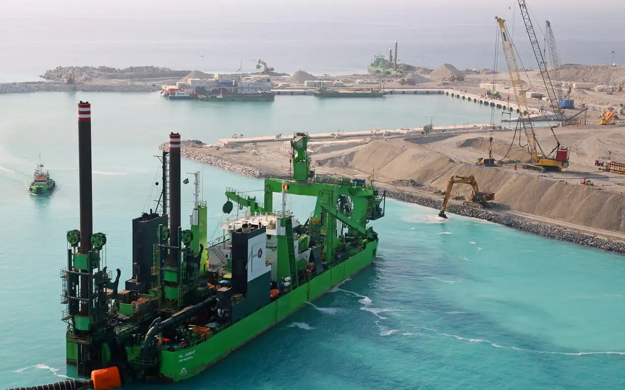 Tiến độ xây dựng siêu dự án dài 170km xuyên sa mạc, 100 năm mới lấp đầy 9 triệu cư dân - Ảnh 4.