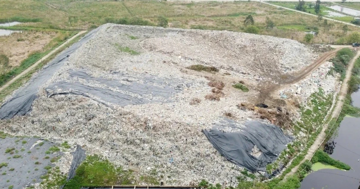 Bao giờ đóng cửa 'núi rác' án ngữ khu du lịch biển ở Thanh Hóa?