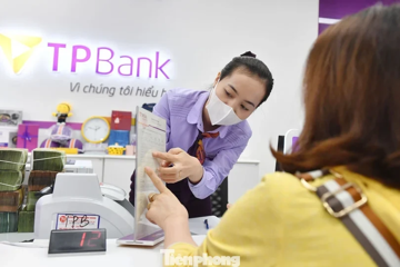 Ngân hàng đồng loạt tăng lãi suất, cá biệt mức gần 40%/năm