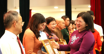 Những người thầm lặng sống, làm việc... vì người khác