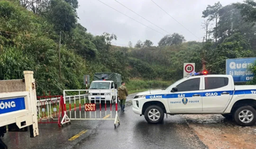 Sạt lở đèo Ngoạn Mục nối Khánh Hòa - Lâm Đồng, cấm các phương tiện lưu thông