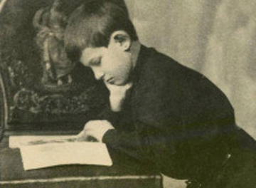 Thần đồng 7 tuổi đỗ Harvard, biết dùng 25 ngôn ngữ nhưng suýt bị đưa vào viện tâm thần, nhận kết cục bi thảm ở tuổi 46