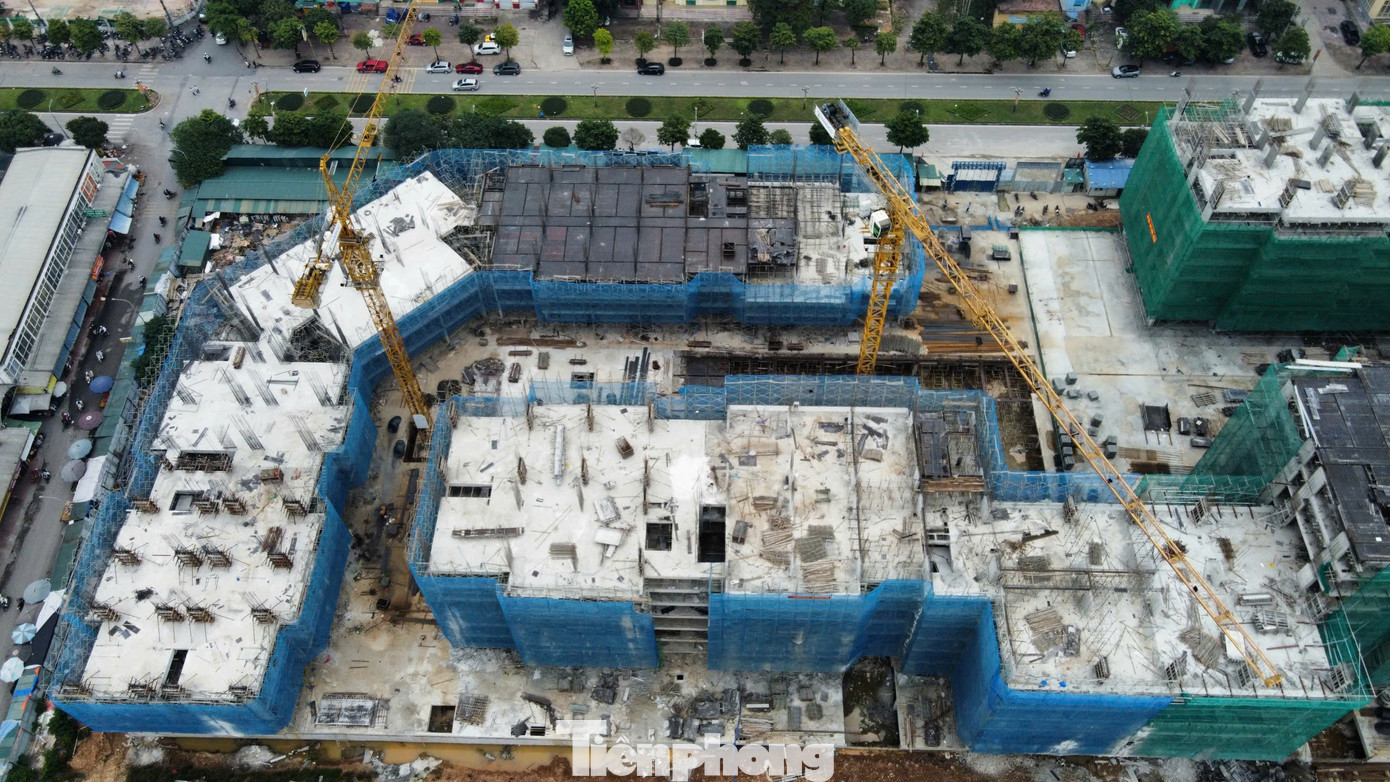 Trao đổi với PV, đại diện Liên danh chủ đầu tư cho biết, hiện doanh nghiệp đang tập trung nguồn lực để đầu tư xây dựng toà CT3 đáp ứng đúng tiến độ của dự án. Dự kiến quý IV/2025 công trình hoàn thiện phần thô; quý IV/2026 bàn giao nhà cho khách hàng. tp-nha-o-xa-hoi-ct3-kim-chung3.jpg