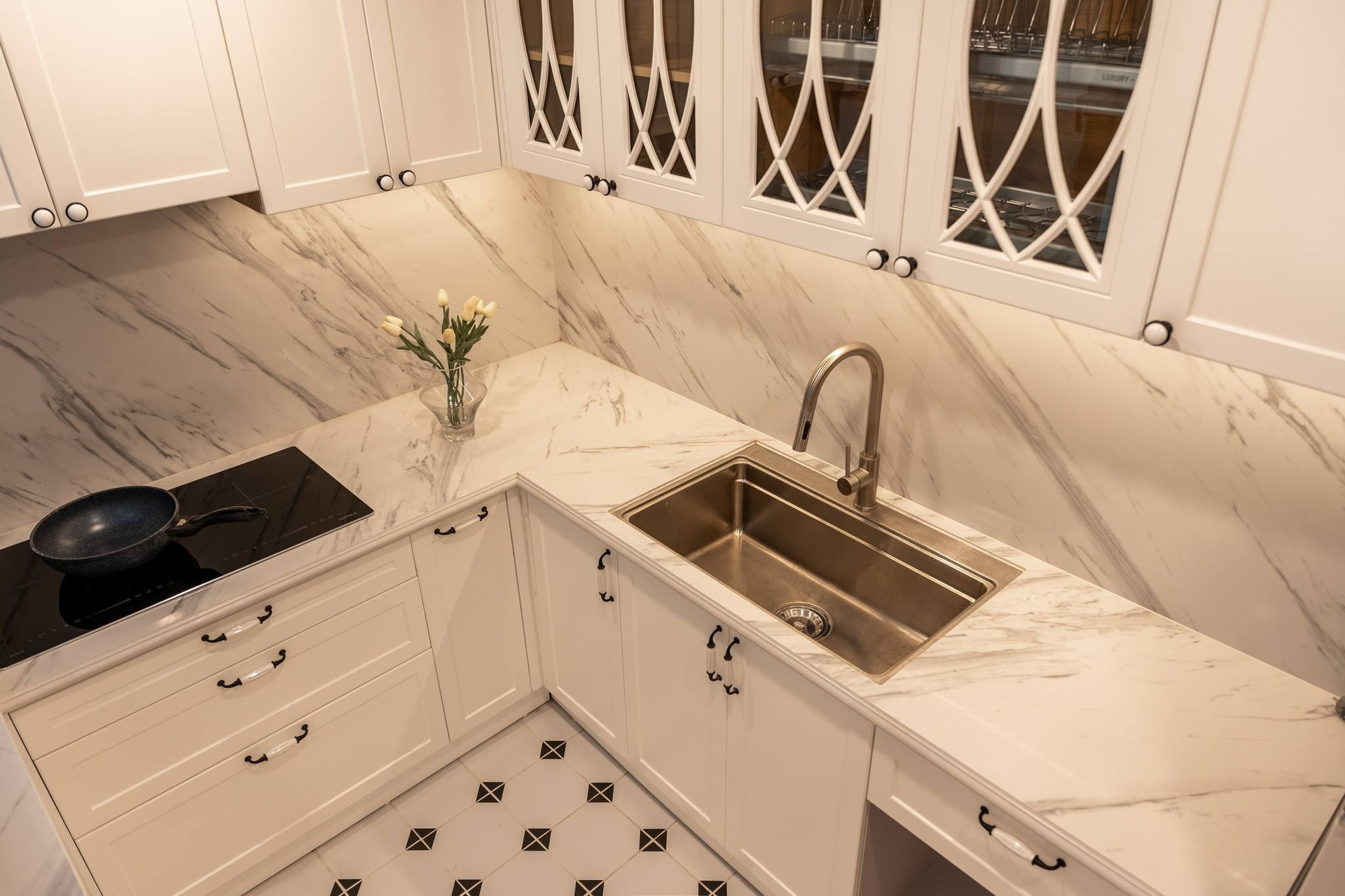 Căn phòng gần 100 năm tuổi trên phố Hàng Bồ khoác diện mạo Farmhouse thơ mộng- Ảnh 3.