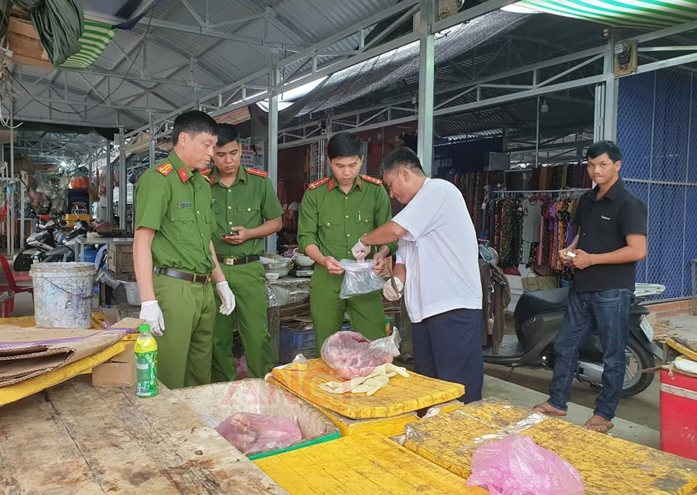 Bắt cán bộ viên chức sinh năm 1980 - ảnh 1