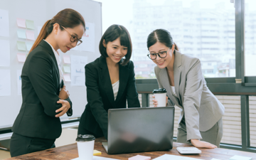 8 kỹ năng làm việc của người EQ cao: Ai cũng nên biết để được sếp tin, đồng nghiệp quý