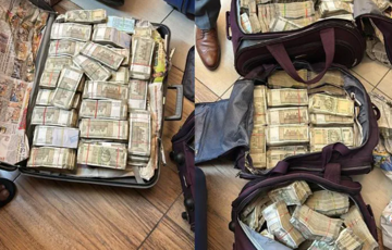 Đột kích tư gia sĩ quan cảnh sát, tịch thu hơn 1 cân vàng thỏi và 15 tỷ đồng tiền mặt chất đống, tài sản vượt xa thu nhập hợp pháp