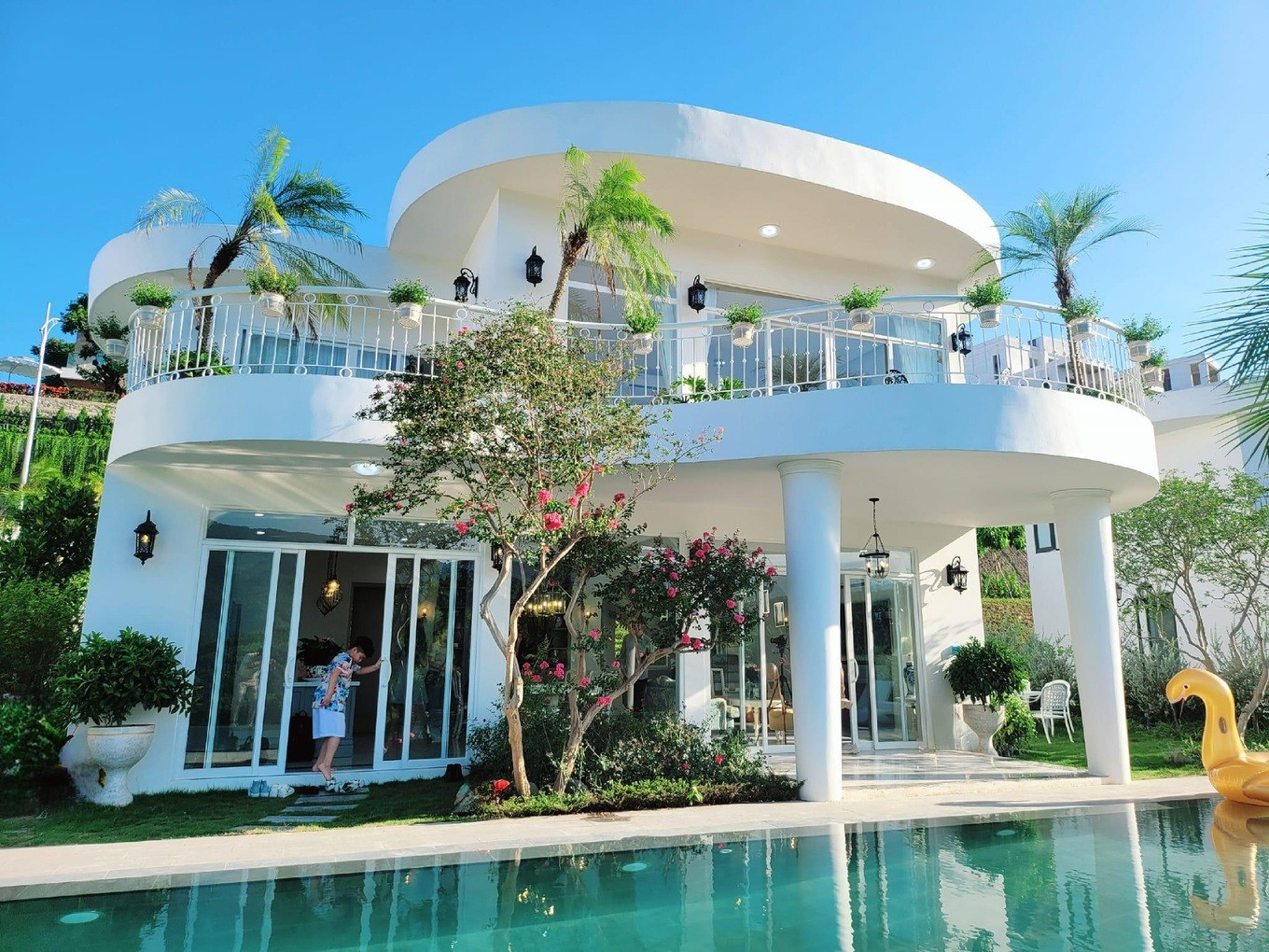 Thay áo mới cho căn biệt thự 3 mặt tiền đắt đỏ, vợ chồng diễn viên Mạnh Trường hé lộ về bí quyết phong thủy- Ảnh 5.