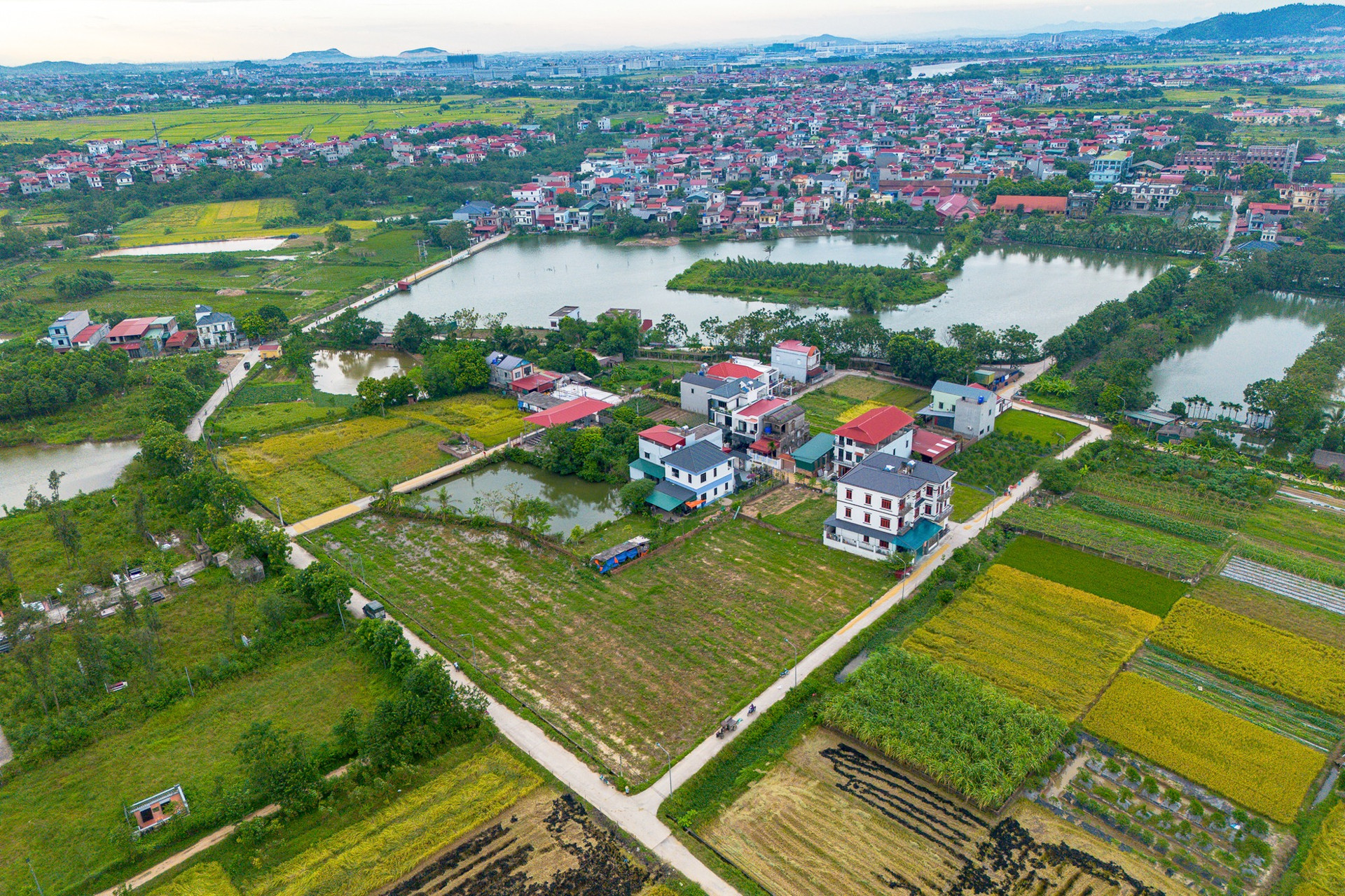 Toàn cảnh khu vực được đề xuất làm siêu đô thị rộng gấp 3 lần quận Hoàn Kiếm- Ảnh 3.