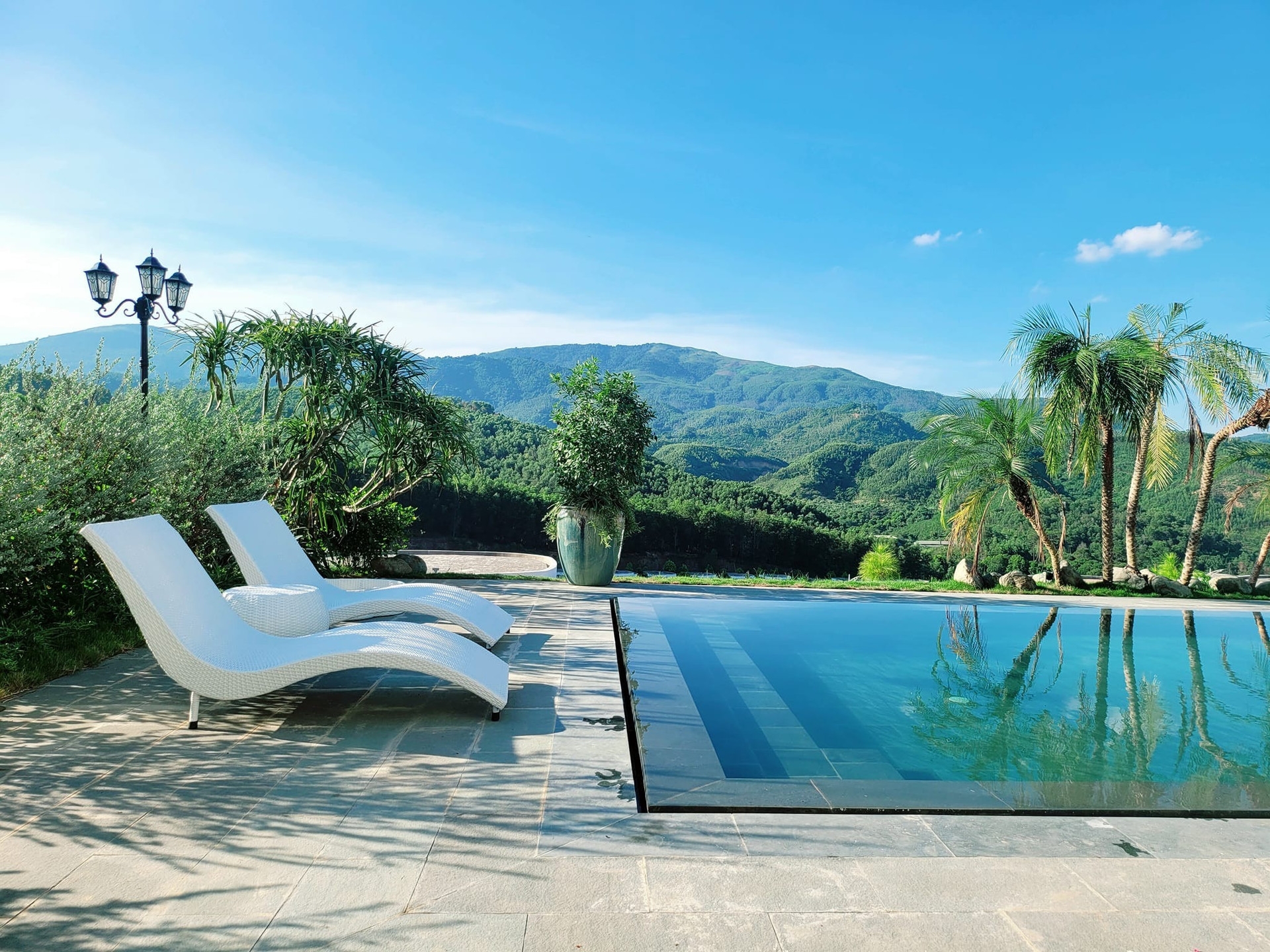 Thay áo mới cho căn biệt thự 3 mặt tiền đắt đỏ, vợ chồng diễn viên Mạnh Trường hé lộ về bí quyết phong thủy- Ảnh 6.