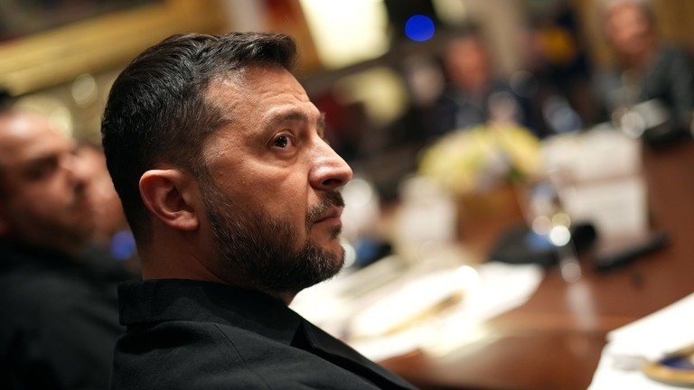 Tổng thống Ukraine Volodymyr Zelensky. (Ảnh: Getty Images) 6905256a85f5404fbc7b9c5b.jpg