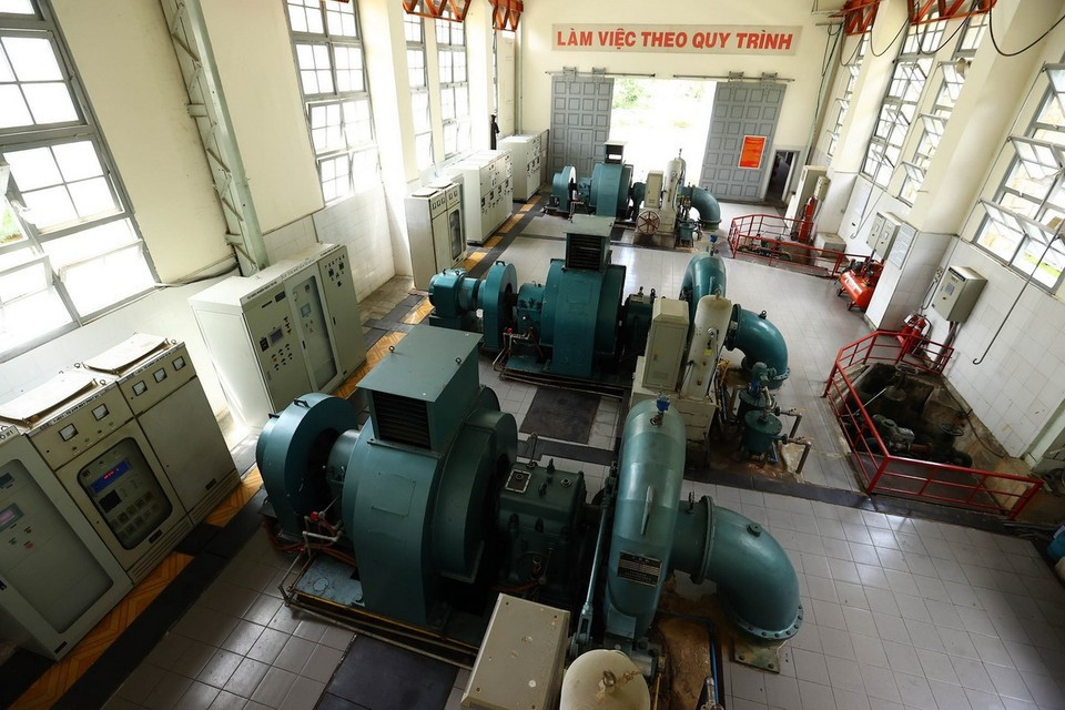 Nhà máy thủy điện đầu tiên ở Việt Nam không được xây bằng bê tông cốt thép, đường hầm dẫn nước xuyên núi đào bằng tay - ảnh 2