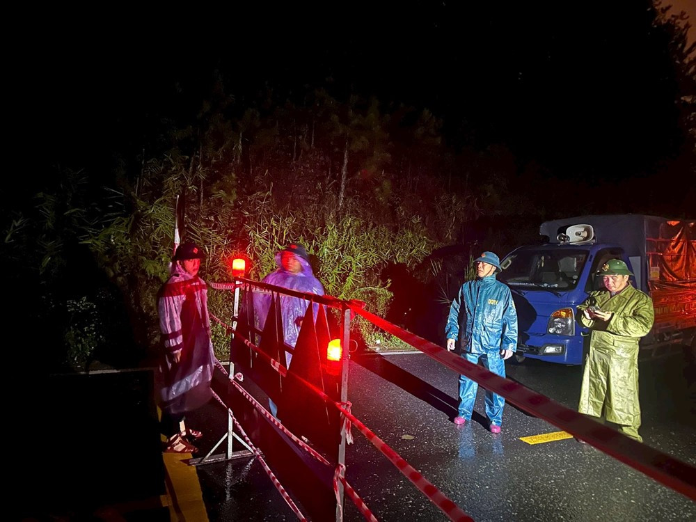 Đèo Mimosa đứt gãy, mặt đường bị cắt làm đôi - ảnh 3