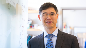 Nhà khoa học hàng đầu quyết định rời Mỹ, chọn Trung Quốc: Là tác giả của hai công nghệ MOF điều trị ung thư đình đám, lọt top 10 nhà hóa học xuất sắc nhất thế giới