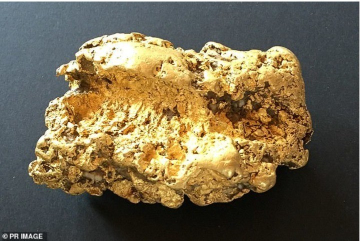 Người đàn ông tìm thấy cục vàng nặng 2kg, được trả giá gần 3 tỷ vẫn nhất quyết không bán - ảnh 1