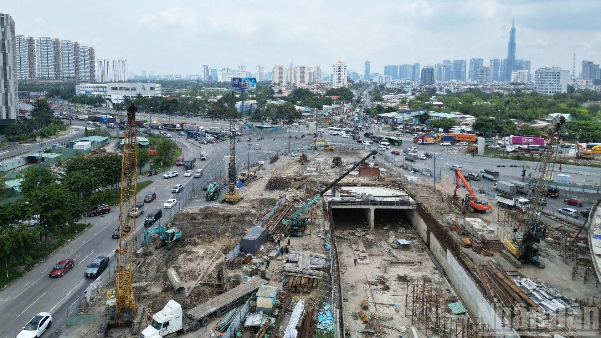 Chỉ hơn tháng nữa, nhánh cầu vượt và hầm chui tại nút giao hơn 3.400 tỷ lớn nhất TP. HCM sẽ hoàn thành- Ảnh 1.