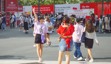 77% Gen Z ưu tiên tận hưởng cuộc sống, mức chuẩn bị tài chính thấp nhất các nhóm tuổi