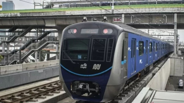 Cây đổ khiến tuyến tàu điện ngầm giữa thủ đô phải dừng khẩn cấp, sơ tán 524 người