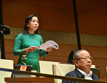 ĐBQH băn khoăn khi giao quyền tuyển dụng giáo viên cho chủ tịch xã