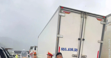 Quốc lộ 1 qua Khánh Hòa, Đắk Lắk ùn tắc 20km, tiếp tế đồ ăn, nước uống cho tài xế