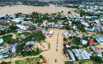 Từ đợt mưa lũ lịch sử miền Trung đến những bài học trong chống ngập lụt tại các quốc gia trên thế giới