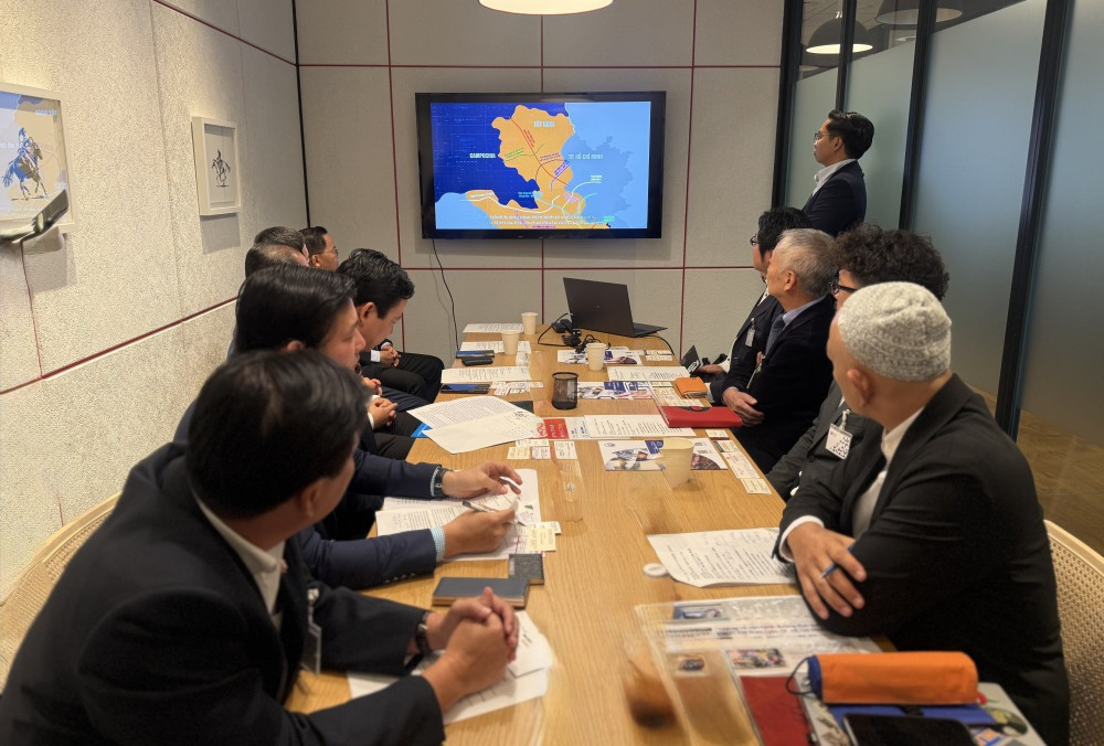 Hình ảnh tại buổi làm việc. Nguồn ảnh: Báo Tây Ninh Hình ảnh tại buổi làm việc. Nguồn ảnh: Báo Tây Ninh