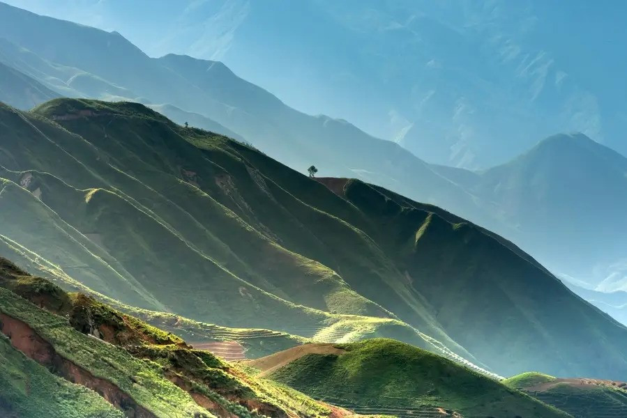 Ngọn núi của Việt Nam bất ngờ xuất hiện băng tuyết trắng xóa: Nằm ở độ cao 2.900m, được ví như ‘dải mây vắt ngang trời’ - ảnh 2