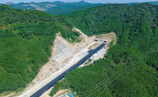 Sắp hoàn thành hầm đường bộ dài nhất tuyến cao tốc Bắc - Nam phía Đông do liên danh Đèo Cả thực hiện- Ảnh 1. Sắp hoàn thành hầm đường bộ dài nhất tuyến cao tốc Bắc - Nam phía Đông do liên danh Đèo Cả thực hiện- Ảnh 1.