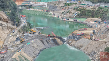 Láng giềng Việt Nam chặn đứng dòng sông chỉ trong 30 giờ, xây cùng lúc hai ‘siêu’ đập thủy điện, đóng góp hơn 4.400 tỷ tiền thuế