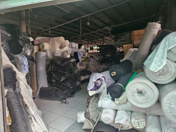 Phát hiện kho hàng hơn 5.400 cuộn vải không nguồn gốc, nhãn mác