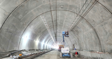 Sắp thông tuyến hầm xuyên núi kết nối 2 tỉnh hẹp ngang của Việt Nam