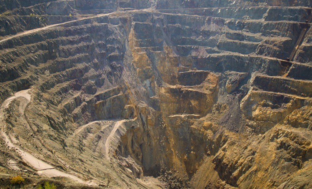 Phong tỏa mỏ vàng 995 tấn, nằm sâu trong một dãy núi dài hơn 7.200km - ảnh 1