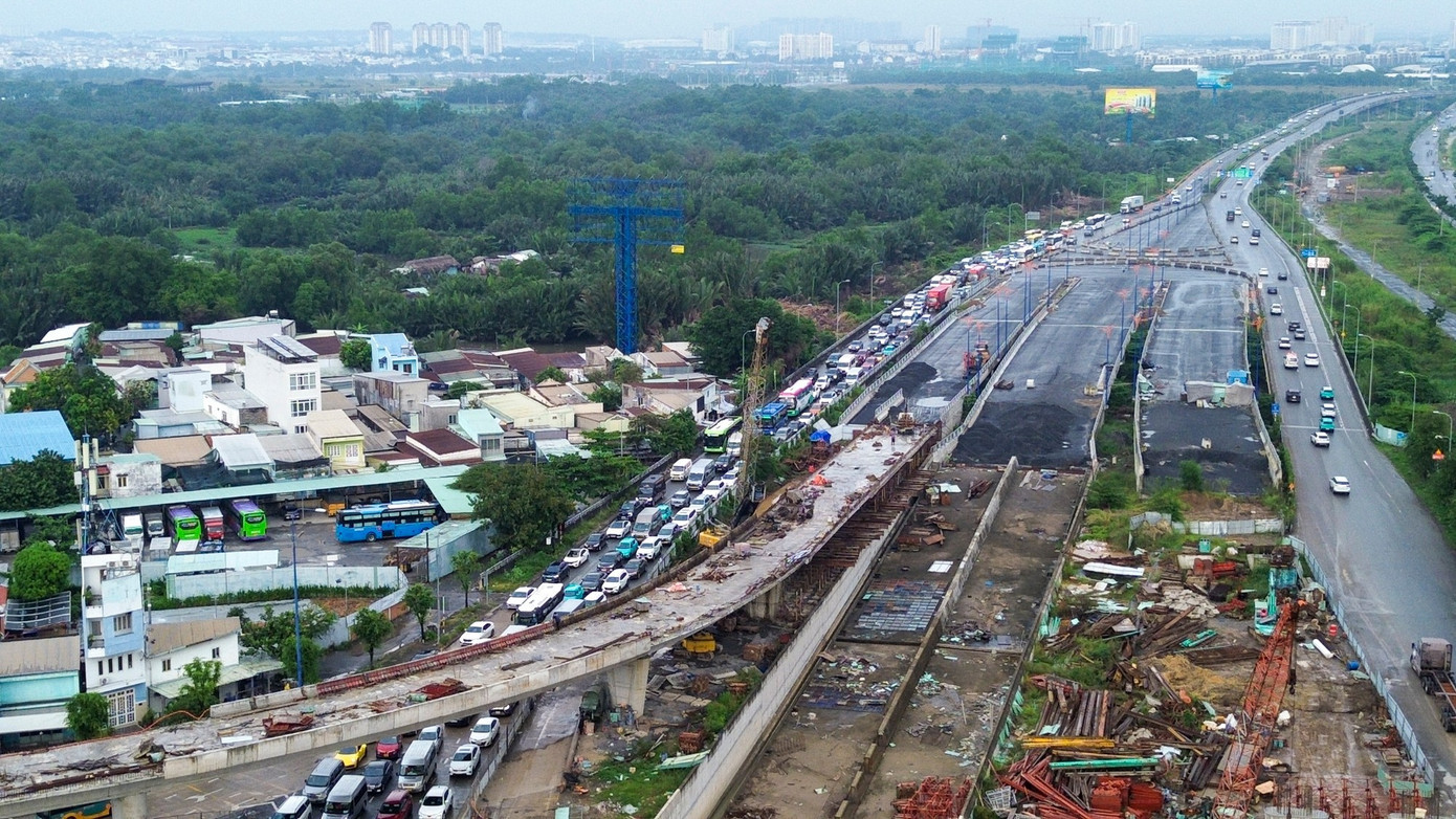 5 nhánh cầu vượt tại khu vực đang được triển khai đồng bộ, bao gồm: Cầu N3 và N4 tại nút giao Mai Chí Thọ - Đồng Văn Cống; cầu N2 rẽ phải từ cao tốc TPHCM - Long Thành - Dầu Giây đến Mai Chí Thọ; cầu N1.1 và N1.3 rẽ trái từ Mai Chí Thọ lên cao tốc TPHCM - Long Thành - Dầu Giây. 1-12.jpg