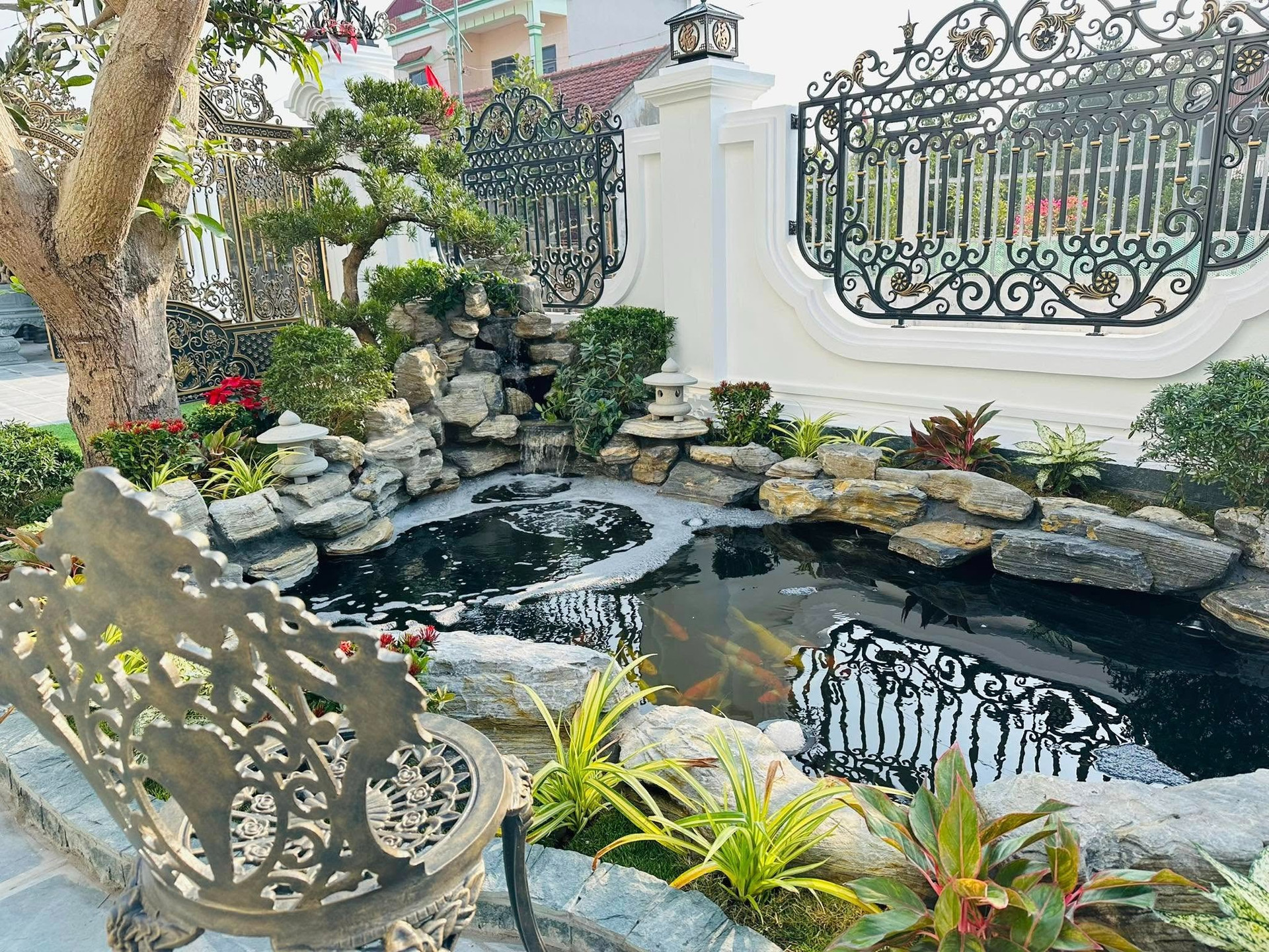 Bỏ phố về quê, gia chủ 35 tuổi xây biệt thự Indochine hoành tráng tại quê nhà Ninh Bình- Ảnh 3. Bỏ phố về quê, gia chủ 35 tuổi xây biệt thự Indochine hoành tráng tại quê nhà Ninh Bình- Ảnh 3.