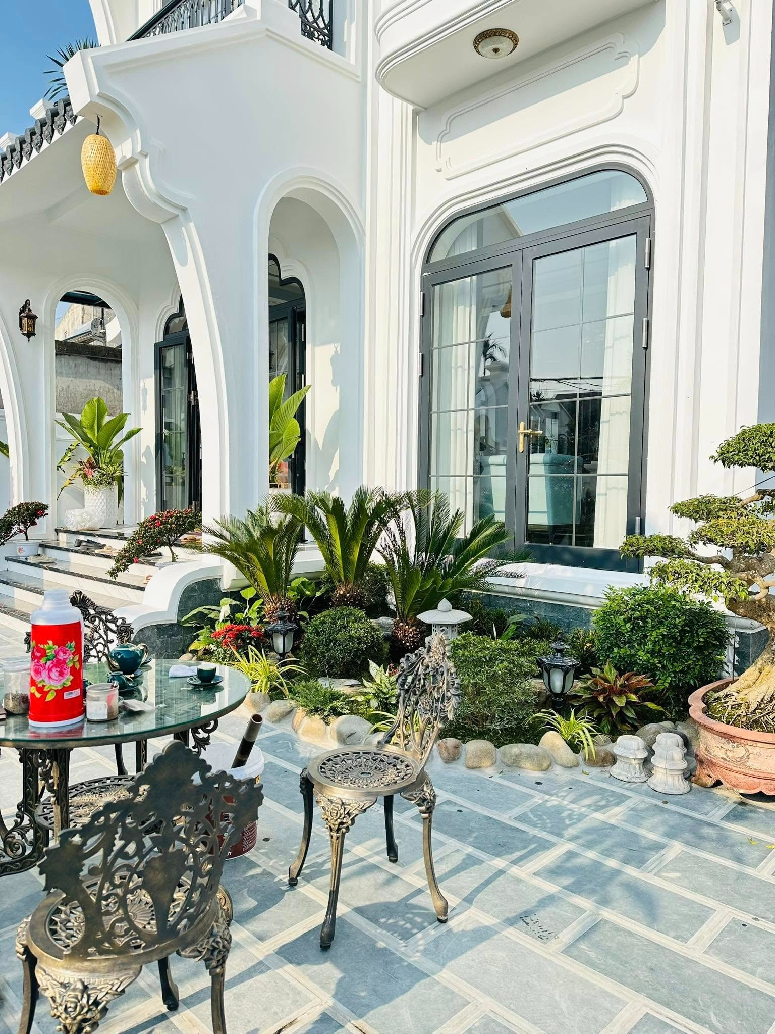 Bỏ phố về quê, gia chủ 35 tuổi xây biệt thự Indochine hoành tráng tại quê nhà Ninh Bình- Ảnh 2. Bỏ phố về quê, gia chủ 35 tuổi xây biệt thự Indochine hoành tráng tại quê nhà Ninh Bình- Ảnh 2.